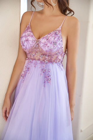 Robe de bal en tulle violet ornée de perles
