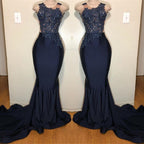 Vestido de fiesta sirena sin mangas con hombros descubiertos y apliques intrincados