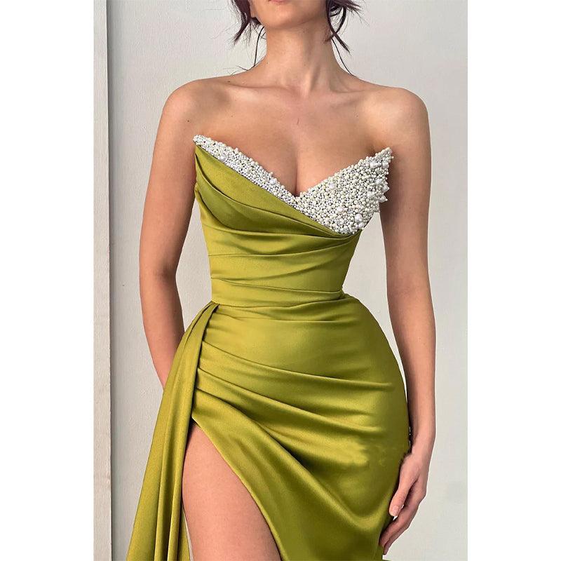 Vestido largo de fiesta formal con escote en V, satén plisado, cuentas y abertura