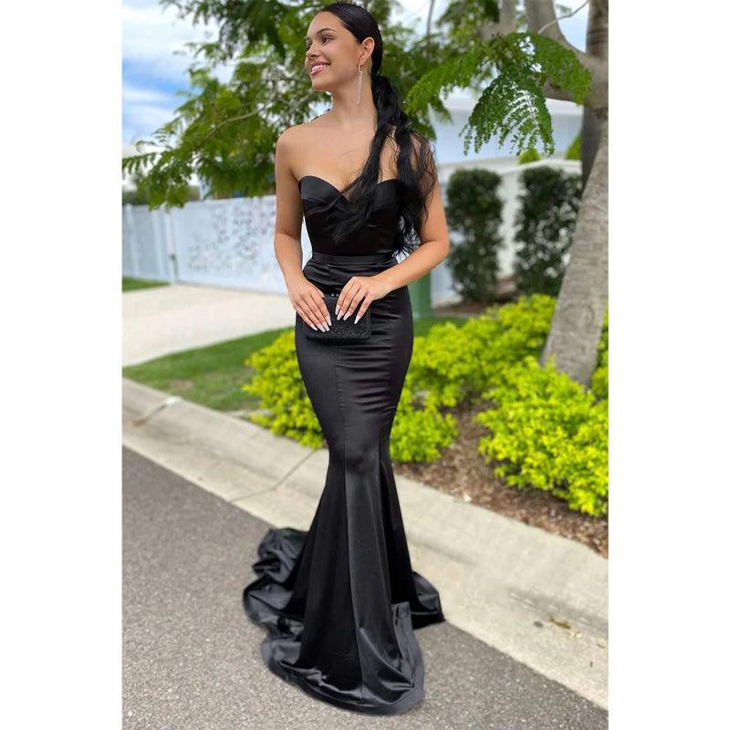 Robe de bal sirène longue en satin noir à décolleté en cœur 