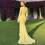 Vestido de noche sexy con borlas, manga larga, escote pronunciado y transparencias, color liso, primavera 2024. 