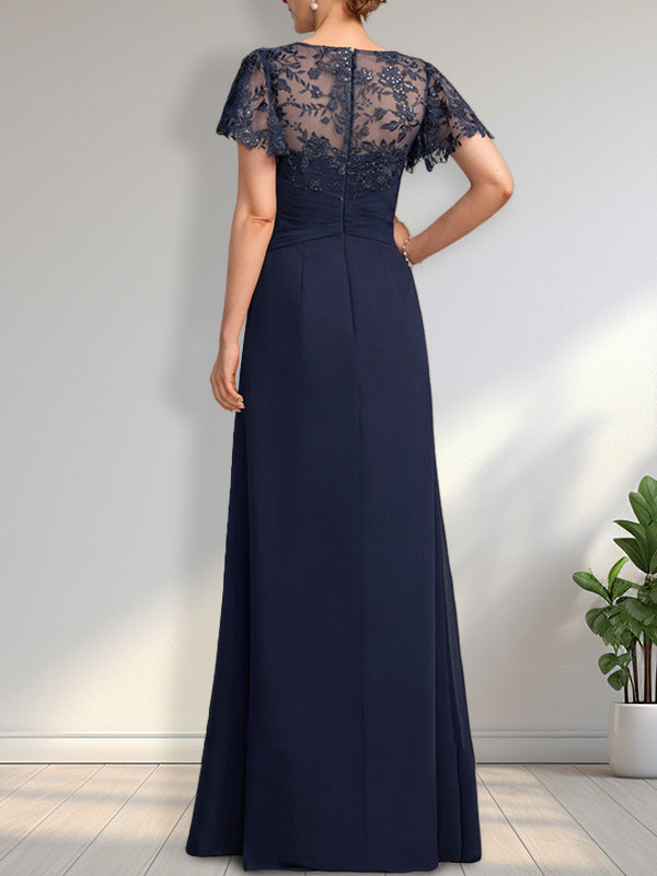Vestido de novia de corte asimétrico, ilusión, largo hasta el suelo, de encaje y gasa, con cascada de volantes y lentejuelas. 