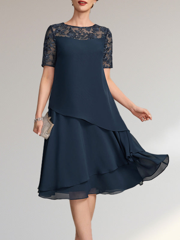 Vestido de novia de corte línea A con escote ilusión, largo hasta la rodilla, de encaje y gasa con lentejuelas.