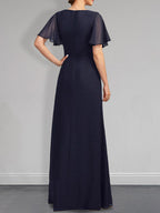 Robe de mariée asymétrique en mousseline de soie, coupe trapèze, longueur au sol, ornée de plis, de perles et de sequins, idéale pour la mère de la mariée.