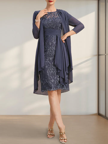 Robe de mère de la mariée en mousseline de dentelle, coupe fourreau/colonne, longueur genou, effet illusion, volants cascade et sequins