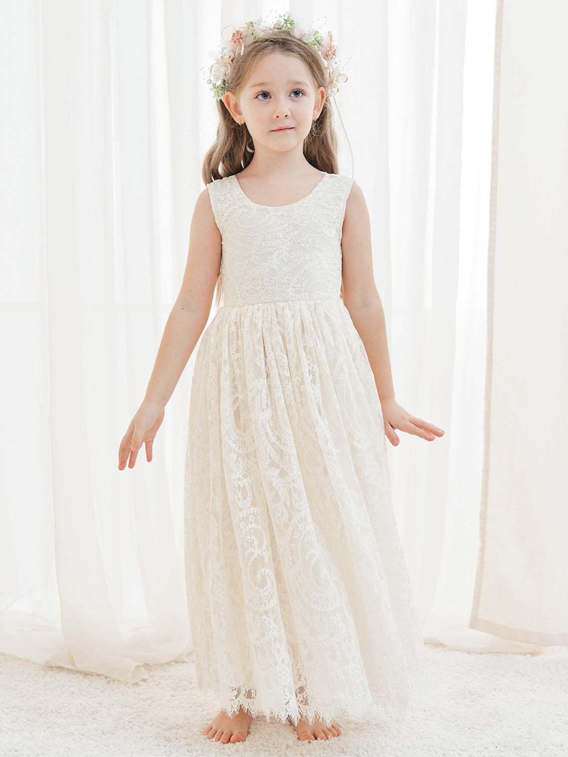 Vestido boho de niña de las flores color marfil, corte en A, de encaje y largo hasta el tobillo 