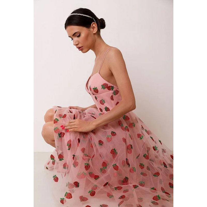 Vestido formal de noche largo de tul con estampado de fresas y escote en forma de A