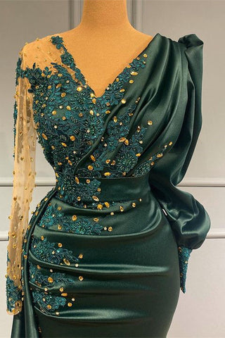 Robe de soirée sirène vert foncé à manches longues et col en V, ornée de perles en satin.