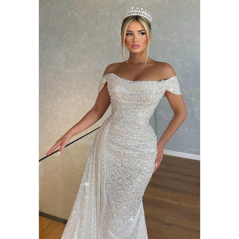 Vestido de noche largo con lentejuelas fruncidas y hombros descubiertos con corte tubo/columna para fiesta de graduación