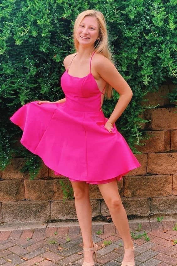 Robe de bal courte rose fuchsia à bretelles et poches, coupe princesse, taille A, référence Y34