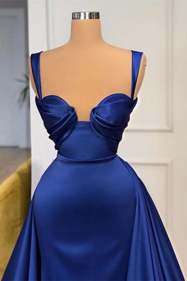 Vestido de fiesta largo de sirena con escote corazón y tirantes, color azul real, con cola.
