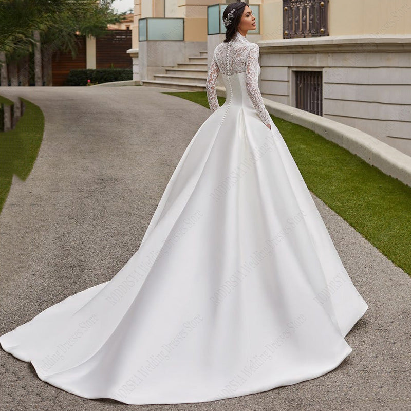 Robes de bal en satin et dentelle pour mariées, avec appliques et manches longues, style princesse, sur mesure. 