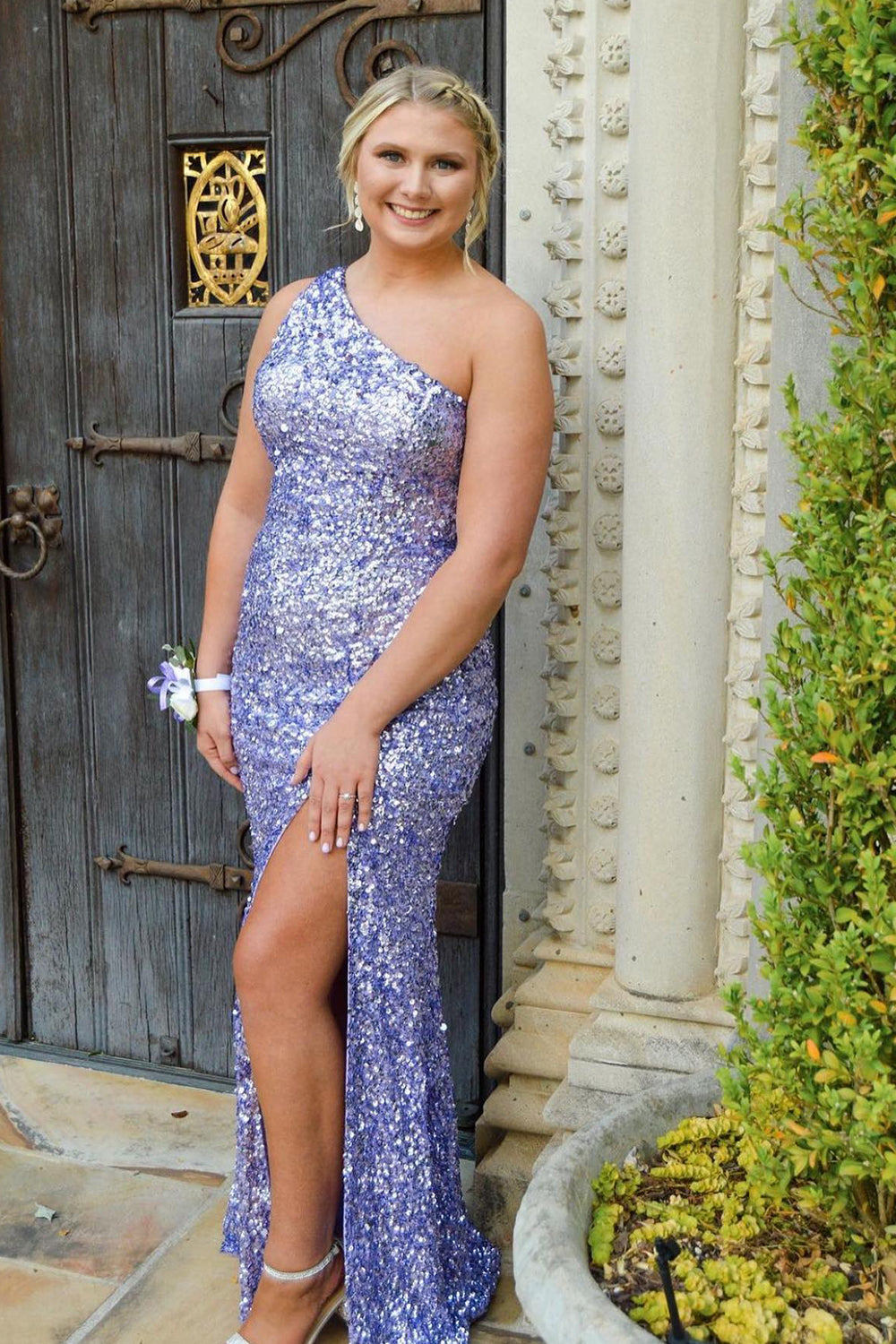 Robe de bal longue à paillettes et sequins avec fente