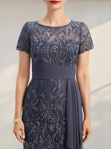 Robe de mère de la mariée en mousseline de dentelle, coupe fourreau/colonne, longueur genou, effet illusion, volants cascade et sequins