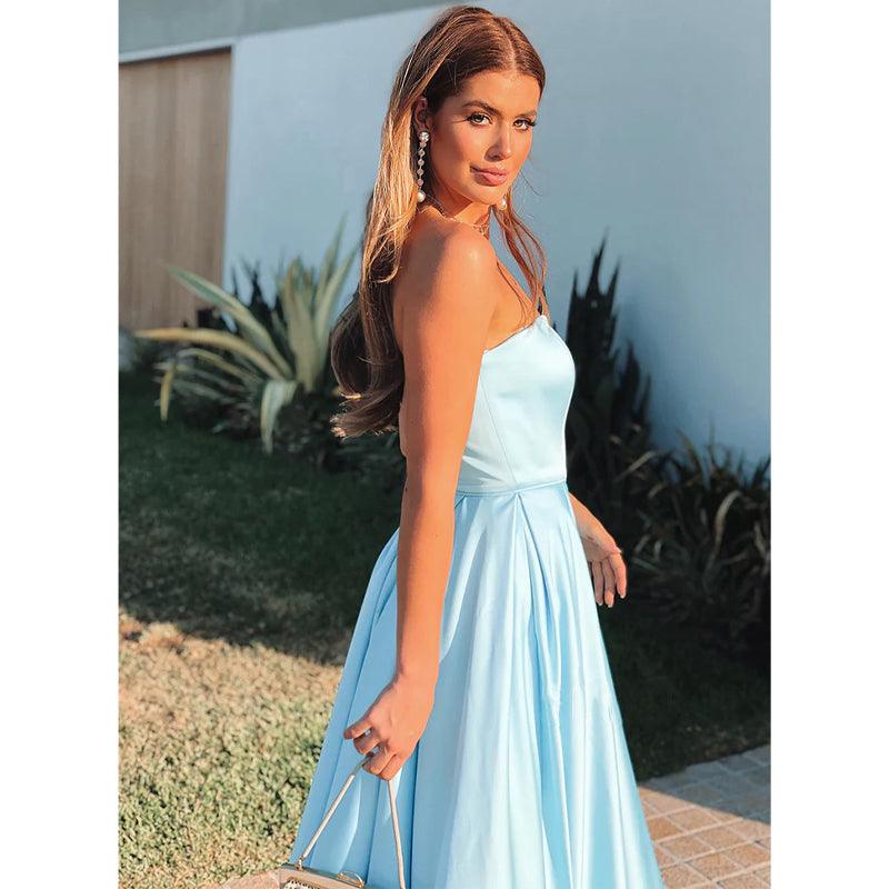 Robe de bal longue trapèze en satin bleu ciel sans bretelles 