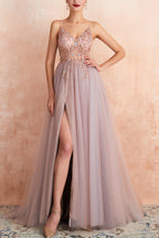 Robe de bal longue bleue à fines bretelles et fente