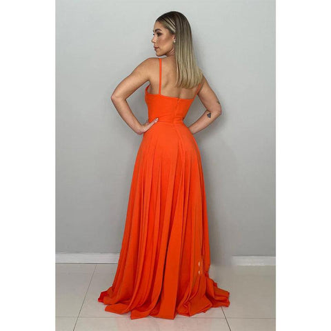 Robe de demoiselle d'honneur longue à bretelles spaghetti et décolleté en cœur 