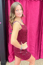 Vestido de fiesta ajustado, elegante y con escote corazón, color fucsia, con corsé y detalles de pedrería.