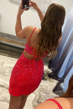 Robe de bal courte moulante à lacets et sequins