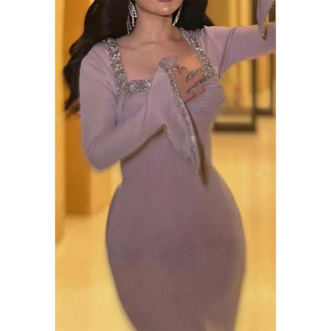 Robe de soirée fourreau carrée perlée lilas à manches longues 