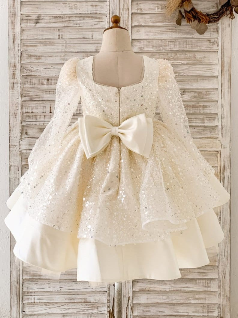 Vestido de cumpleaños de niña color marfil satinado hasta la rodilla 
