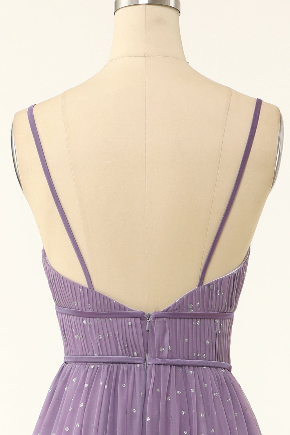 Vestido de dama de honor corte A con tirantes finos y volantes