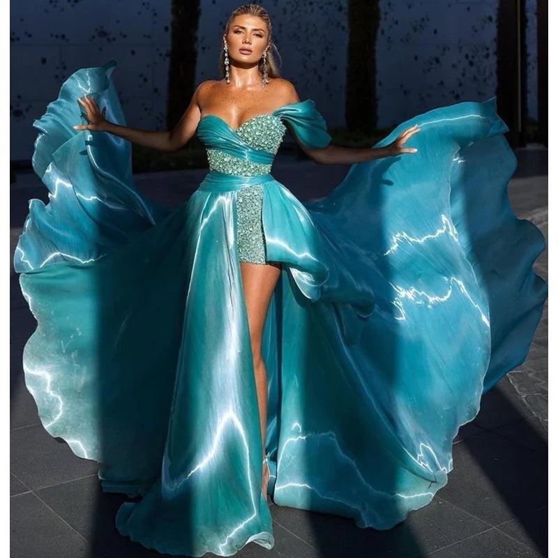 Robe de bal longue fendue à perles et décolleté en cœur 