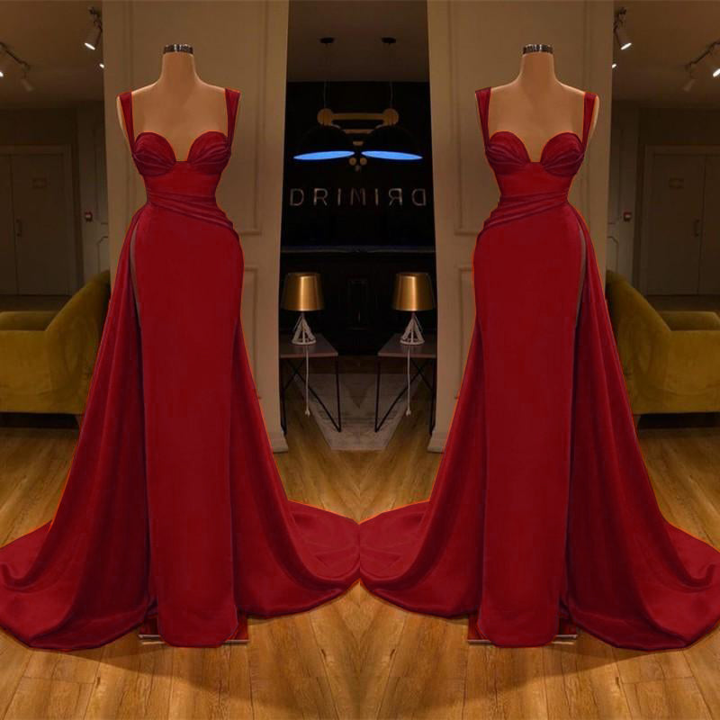 Impresionantes vestidos largos de sirena de satén con escote corazón y abertura alta para graduación.