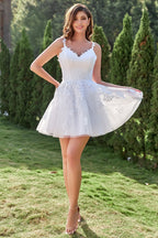 Vestido corto blanco de corte A para baile de bienvenida con espalda cruzada
