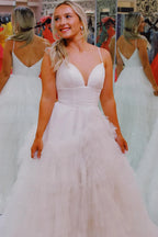 Vestido largo de fiesta rosa con tirantes finos, corte en A y volantes