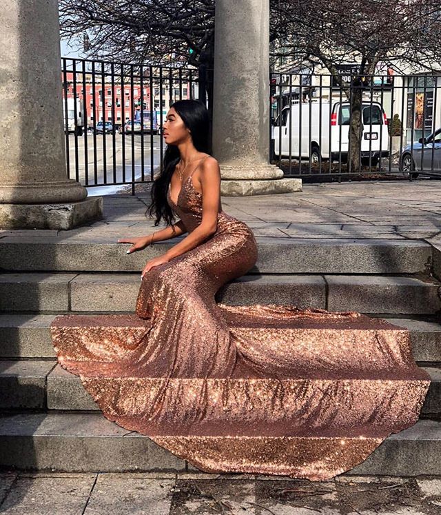 Robe de soirée longue sirène à fines bretelles et sequins, sans manches