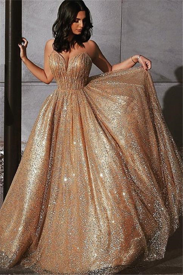 Robe de bal longue glamour dorée en tulle à sequins et volants, coupe trapèze