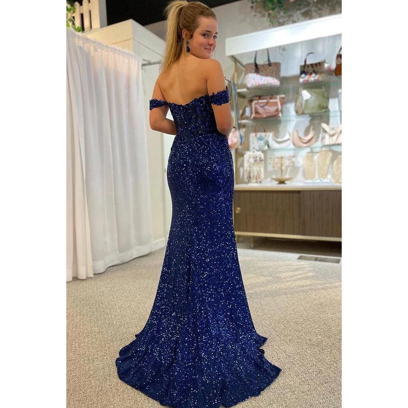Vestido de noche sin mangas con abertura y lentejuelas, hombros descubiertos y corte tubo/columna