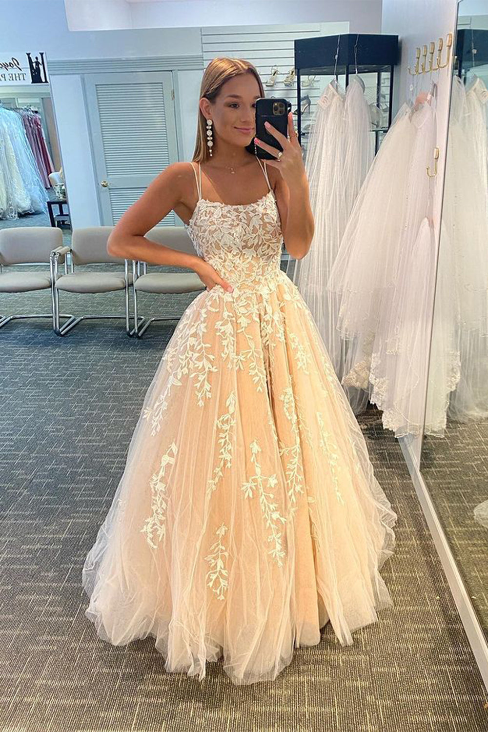 Vestido de fiesta de tirantes finos estilo princesa