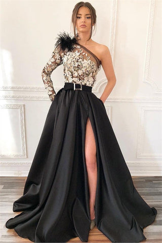Robe de bal asymétrique à manches longues fendue avec appliques