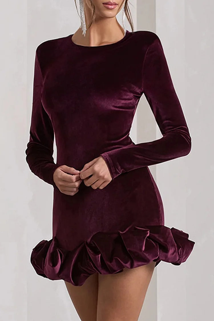 Robe mini en velours violet à col rond, manches longues et ourlet bouffant froncé 