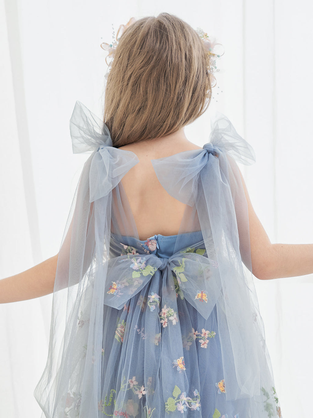 Vestido de niña pequeña de las flores, corte en A, sin mangas, de tul bordado floral. 