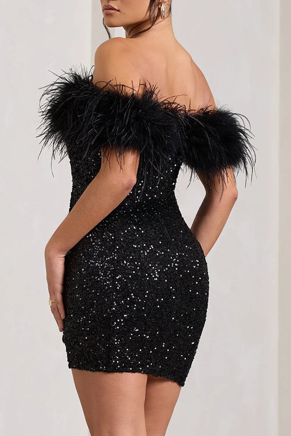 Robe moulante mini à sequins et plumes « It's Show Biz » 
