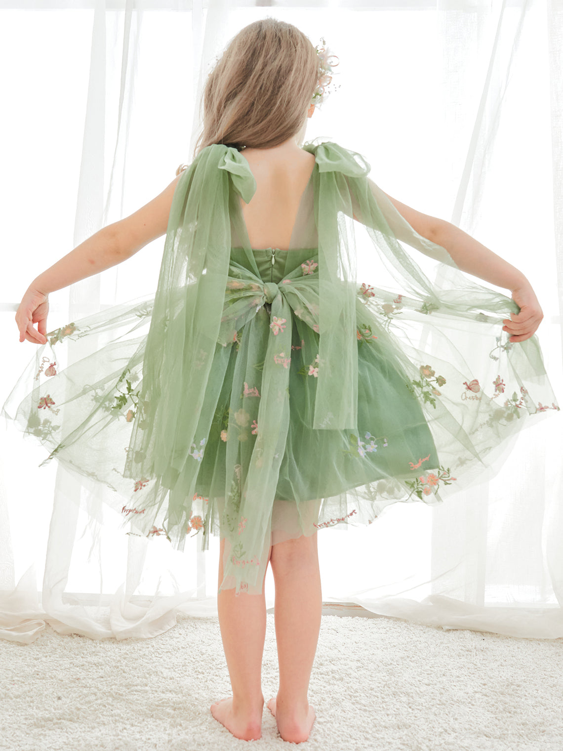 Vestido de niña pequeña de las flores, corte en A, sin mangas, de tul bordado floral. 