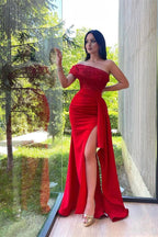 Vestido de sirena asimétrico con abertura frontal, lentejuelas y apliques de encaje