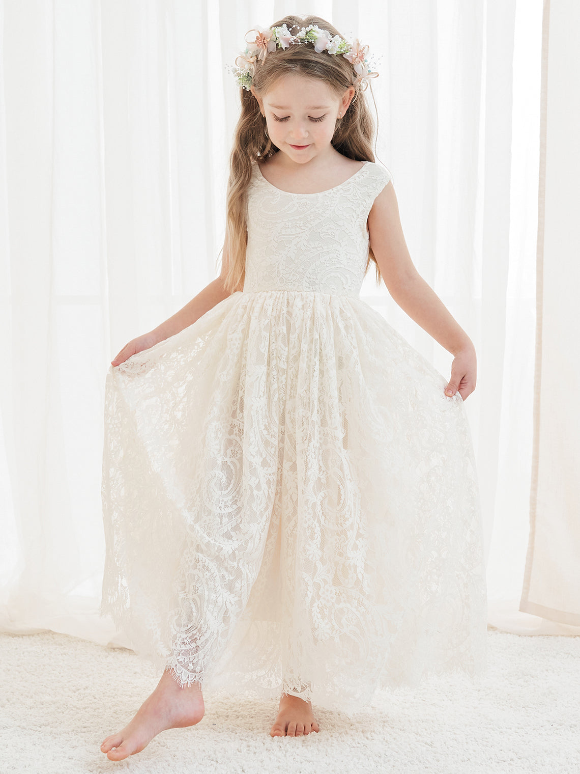 Vestido boho de niña de las flores color marfil, corte en A, de encaje y largo hasta el tobillo 