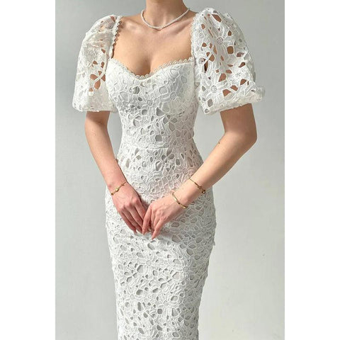 Robe de soirée mi-longue fourreau en dentelle à col carré et manches courtes