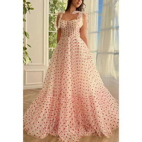 Vestido de fiesta largo de tul fruncido con escote en A y ramo de corazones