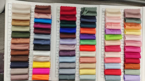 Robe de bal longue noire asymétrique à une épaule, coupe trapèze, ornée d'appliqués