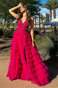 Robe de bal longue fuchsia charmante, coupe trapèze, bretelles spaghetti et volants
