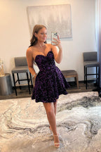 Vestido corto de fiesta de bienvenida con lentejuelas moradas y escote corazón de corte línea A