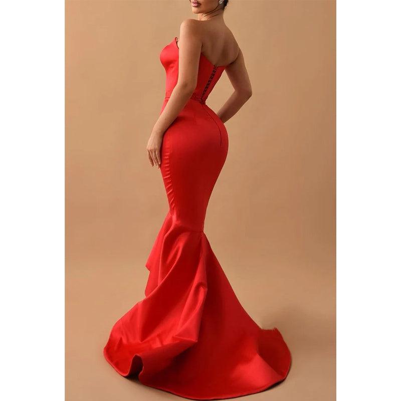 Robe de soirée en satin à col en V et sans bretelles avec traîne 