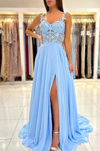 Robe de bal longue bleu ciel sans manches, fendue et ornée d'appliques