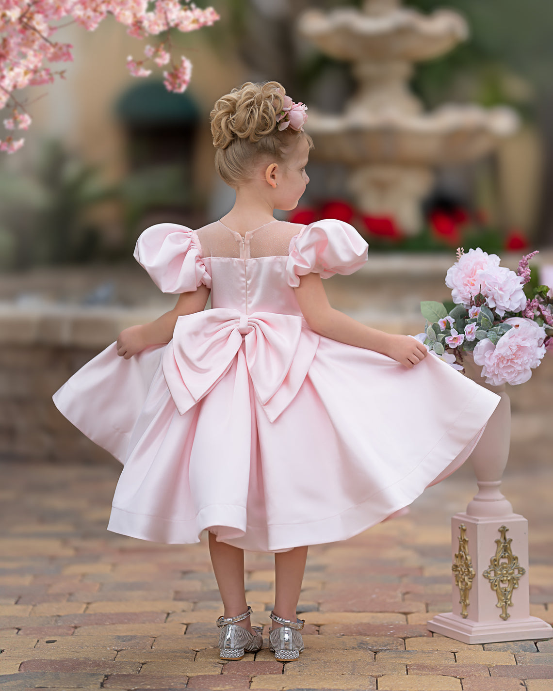 Vestido de princesa/vestido de princesa de satén hasta la rodilla para niña de las flores 