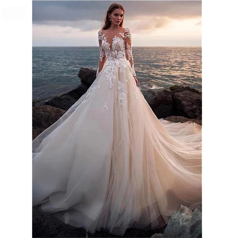 Lace Appliqued Bridal Gown For Women Illusion Long Sleeves Beach Wedding Dress Light Champagne Robe De Mariée Bride Dresses
